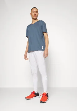 Puma Run First Mile - Pantalones Deportivos - Nimbus Cloud -Fuerza PUMA f1ccda086c05417cbcf3cc36707bef5f scaled